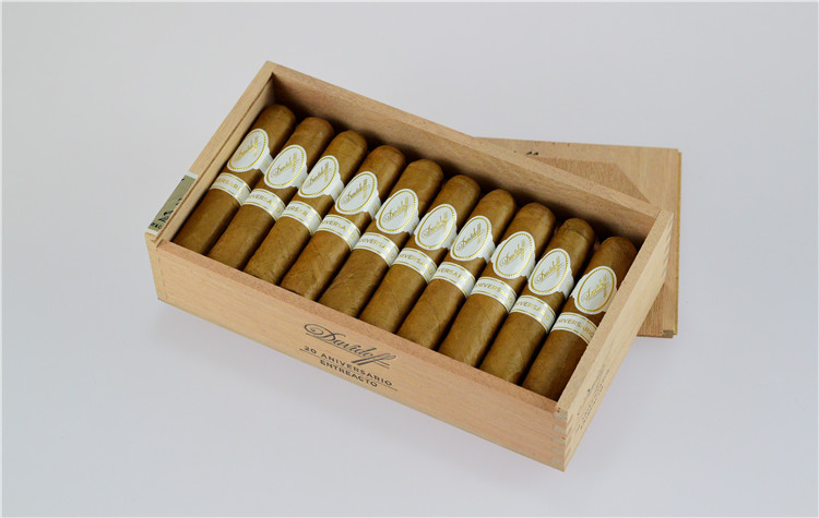 20支 DAVIDOFF Aniversario Entreacto周年庆 奏鸣曲