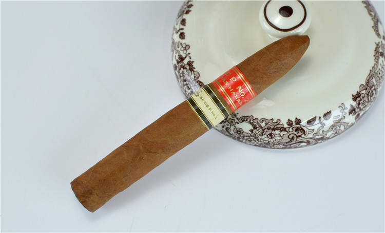 21支瓷罐Partagas Serie P No.2 serie sevilla